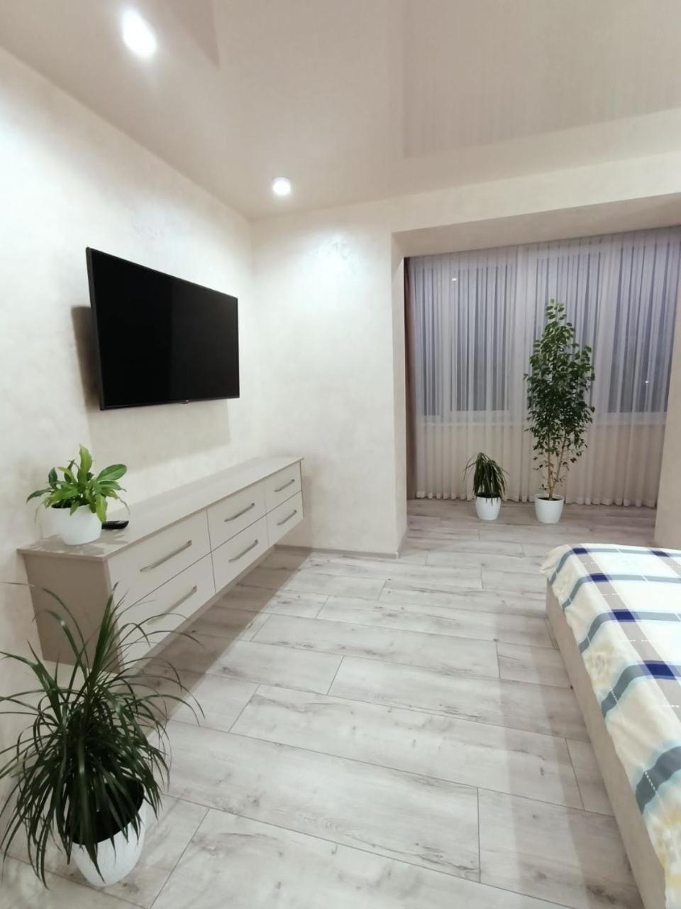 2К Шикарний Люкс! Appartement Khmelʼnytsʼkyy Buitenkant foto