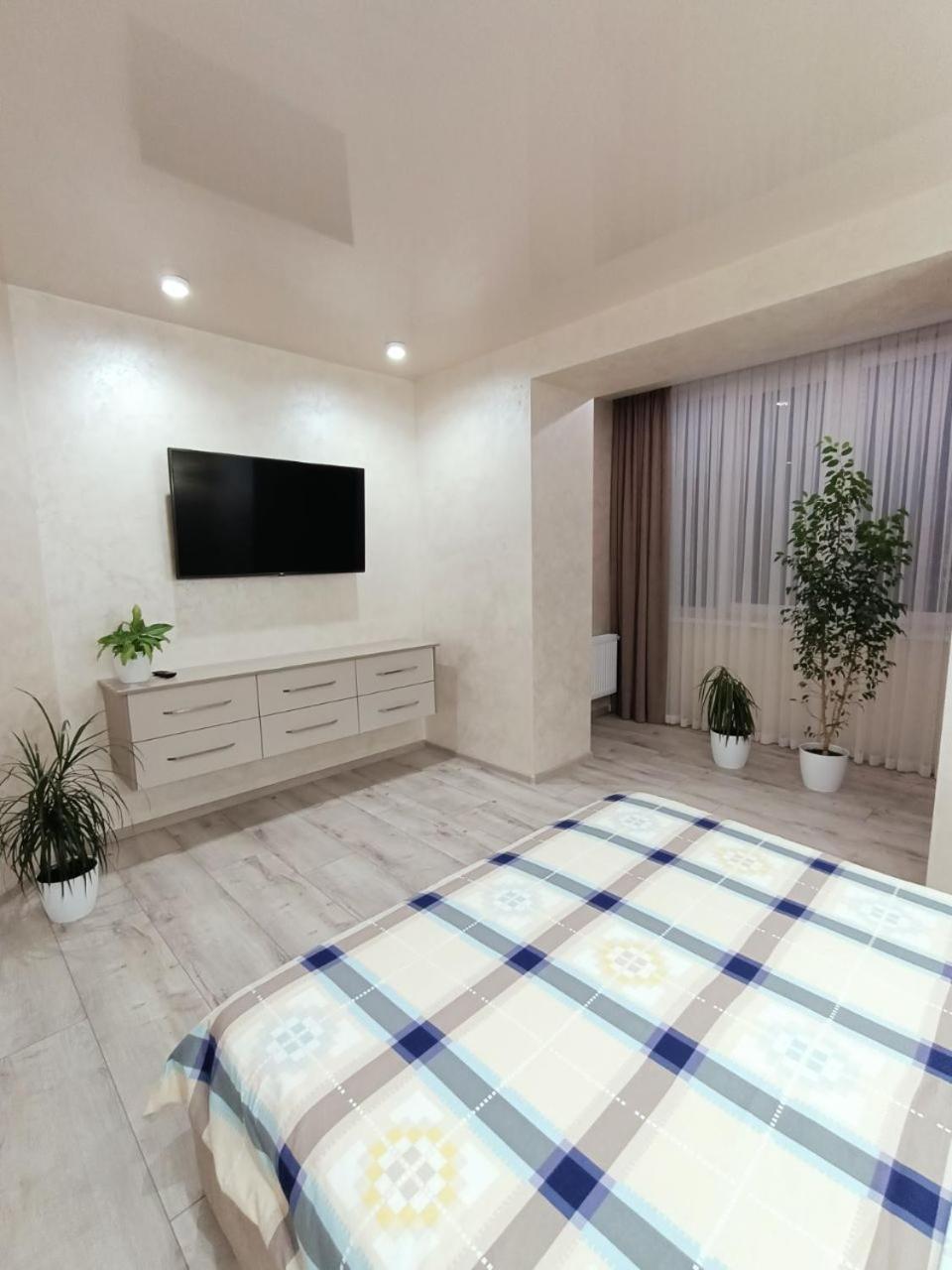 2К Шикарний Люкс! Appartement Khmelʼnytsʼkyy Buitenkant foto